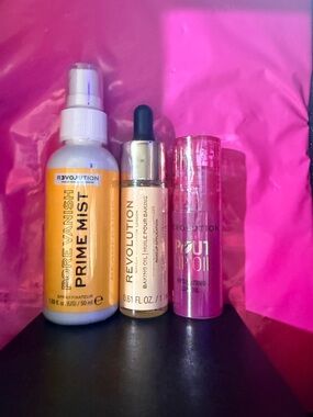 Revolution Yellow Prime Mist with Pink Hydrating Lip Oil & Baking oil